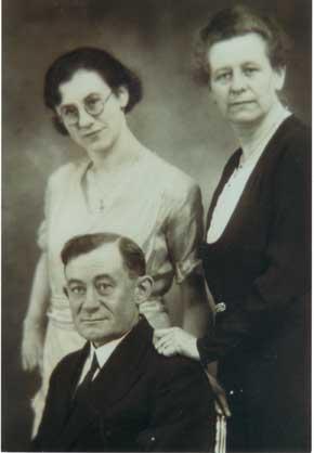 F.Charles, sa fille et son épouse