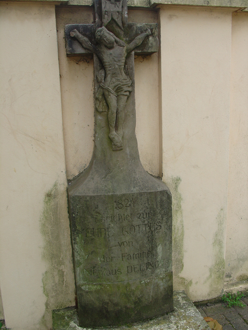 stele Délinot